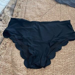 Scalloped 2X bikini bottoms